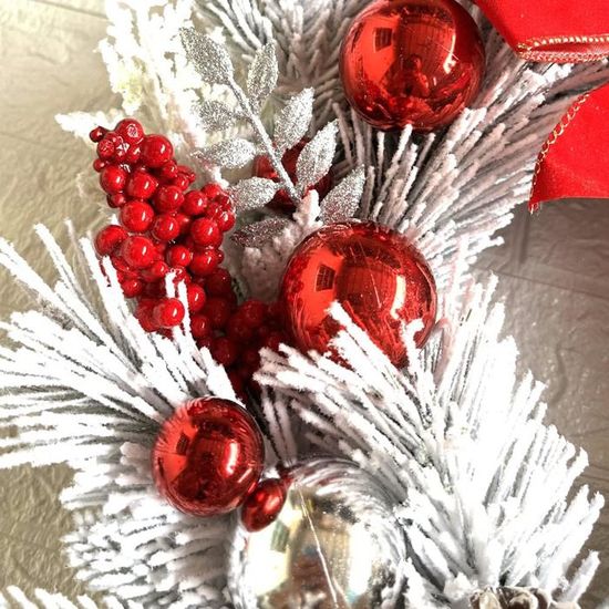 Couronne De Noël Artificielle 61 Cm Avec Boules, Pommes De Pin Et Neige - Décoration Porte Ou Mur