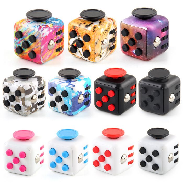 Sarini Lot de 2 Cubes infinis pour Adultes, employés de Bureau, Maison, Outil Fidget, Cube Durable pour la Concentration et Le soulagement de l'anxiété, adapté pour Le Bureau et la Maison