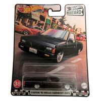 Mattel GRM09 Hot Wheels Premium Real Riders Boulevard Custom '93 Nissan Hardbody (D21) No. 38, voiture de course, modèle de