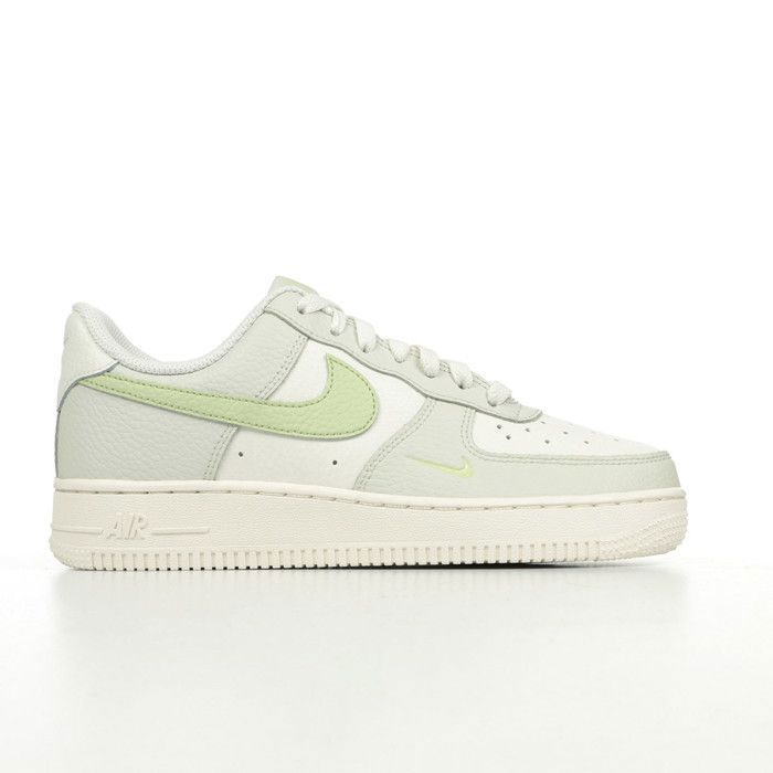 59 Nike Air Force 1 07 Baskets femme
