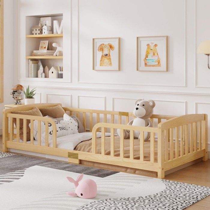Lit au sol enfant pin naturel 90x200cm avec barrières sécurité entrée centrale design pratique sans matelas