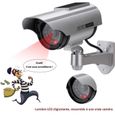 Caméra de Surveillance Factice Extérieur Energie Solaire Sans Fil - Circuit fermé de sécurité Lumière Clignotante LED Argent-2