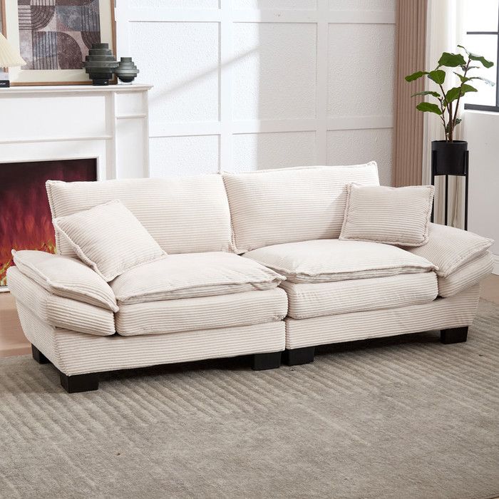 Canapé deux places moderne et simple avec un couette et un oreiller est douillet Canapé relax beige