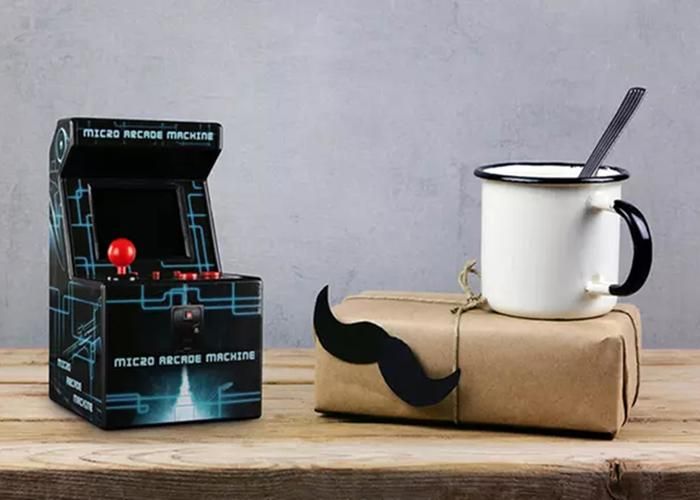 Console Arcade Mini Dimensions : 148,5 X 85 X 62 Mm. Console