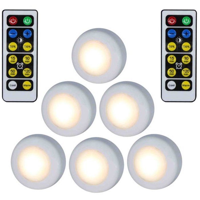 Un ensemble de 6 petits spots LED tactiles auto-adhésifs fonctionnant sur piles adaptés à une utilisation intérieure par