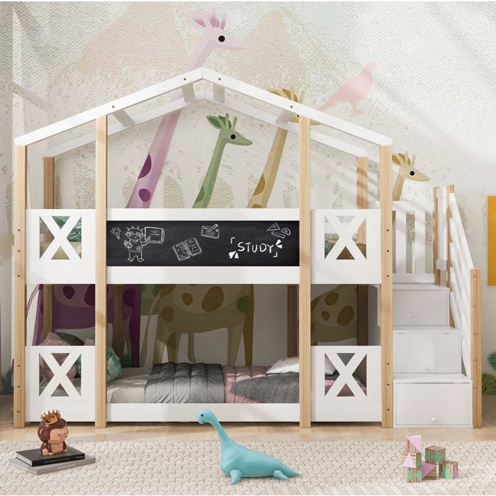 Lit superposé enfant style cabane en bois avec escalier de rangement