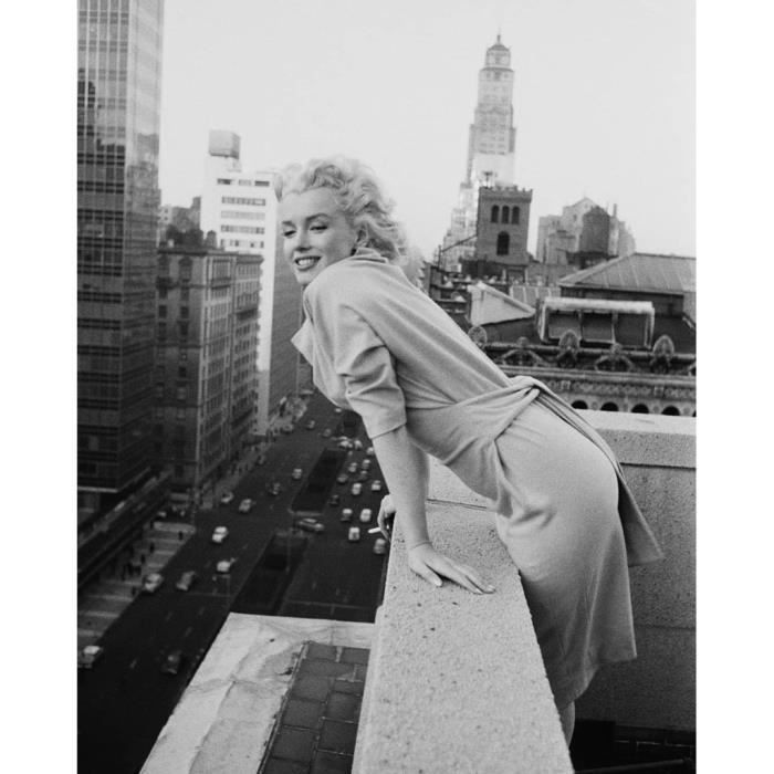 Poster Affiche Marilyn Monroe Building Mannequin Sex Symbol Photo Vintage 31cm x 39cm