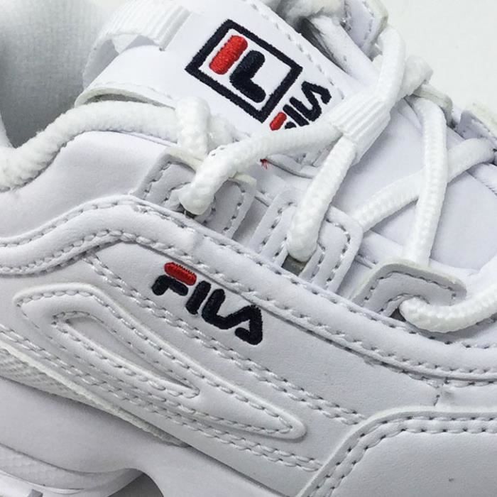 Fila en sales daim