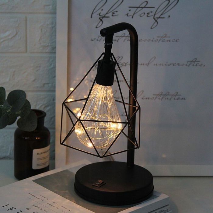 Lampe de table décorative Rétro Atmosphère Lampe Lampe de bureau en métal Forme de diamant Ampoule lampe de table lumière de nuit