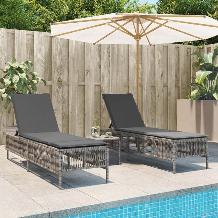 56025& Lot de 2 Bains de soleil - avec table - gris résine tressée - L198 x P55 x H96 cm - tissu 100 % polyester