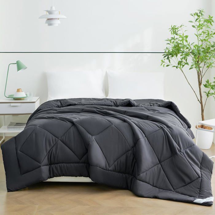 Couette 240x260 4 Saisons en Microfibre - Modèle Tempéré King Size 2 Personnes Légère Respirante et Douce - Coloris Gris