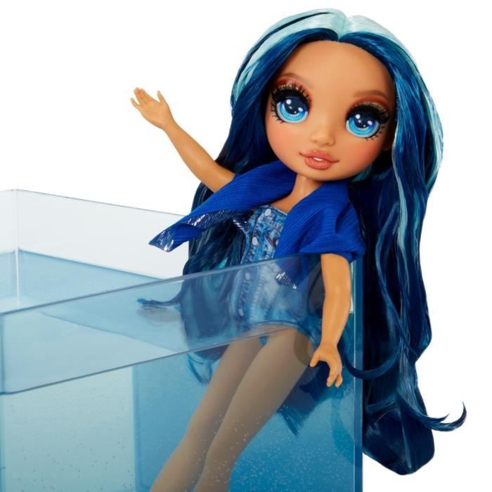 Rainbow High Jr High-SKYLER BRADSHAW – Poupée mannequin bleue de 23 cm avec 1 tenue & accessoires – Contient 1 sac-à-dos en tissu qui s'ouvre & se ferme – Cadeau pour enfant