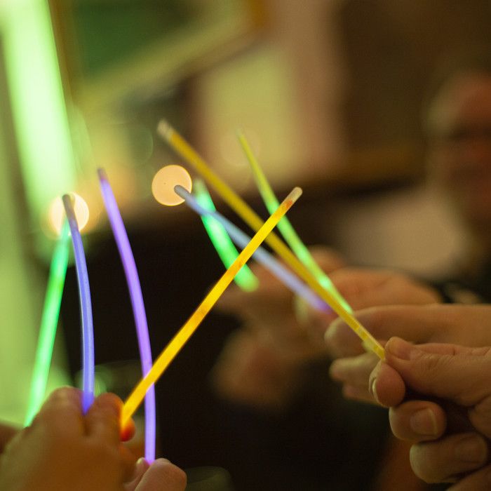 PMS Bâtons Fluorescents Multicolores Fluo De 20,3 Cm - Ensemble De 15 Bâtons Avec Connecteurs Pour Faire Des Bracelets Ou Des Colliers - Enfants Et Adolescents