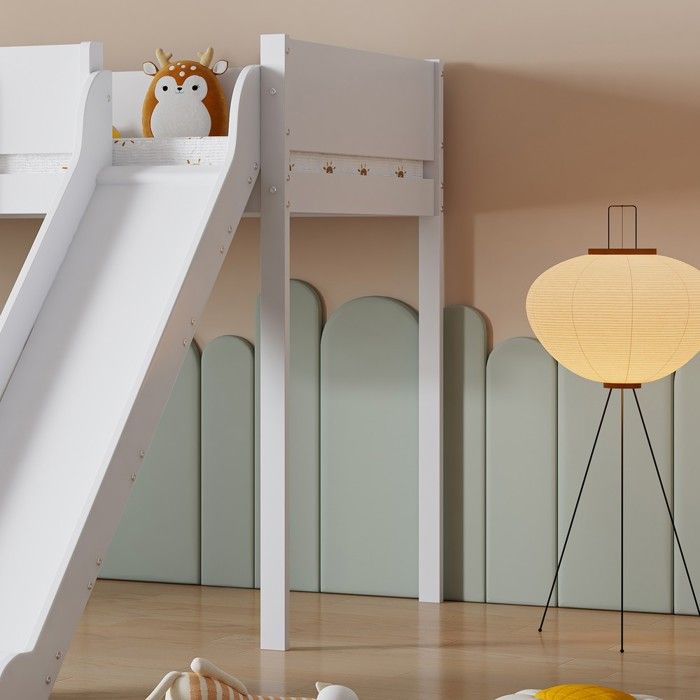 Lit superposé enfant en bois pin et MDF blanc et naturel 90x200cm avec échelle droite 3 niveaux toboggan et étagère amovible Lit superposé enfant en bois pin et MDF blanc et naturel 90x200cm avec échelle droite 3 niveaux toboggan et étagère amovible