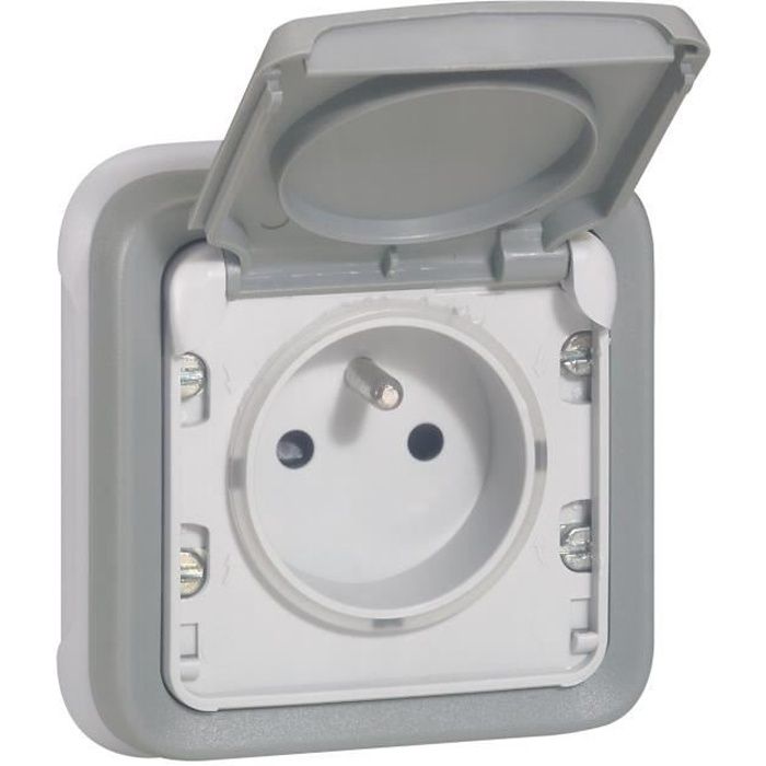 prise de courant avec volet verrouillé