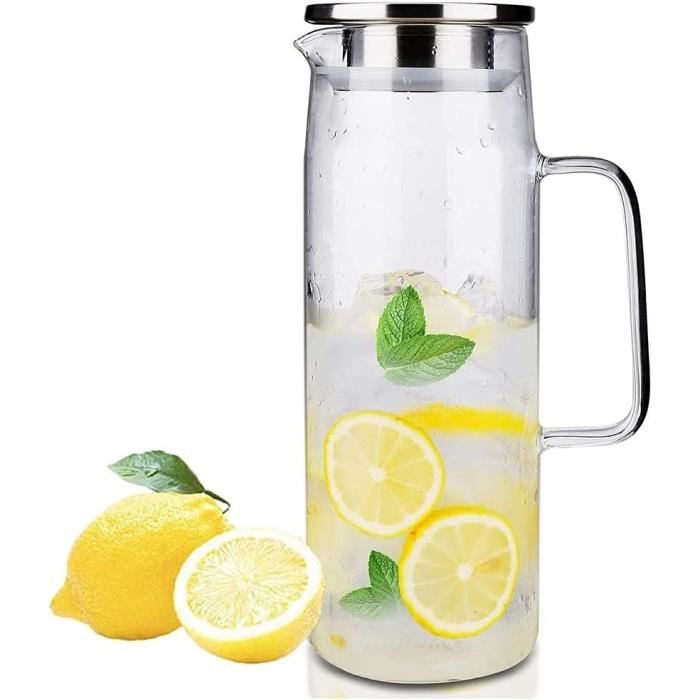Carafe en verre transparent avec poignée découpée png | PSD Premium généré à base d'IA
