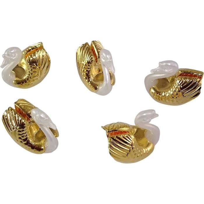 Un Ensemble De Trois Papillons Dans Des Couleurs Pastel Douces Et Des