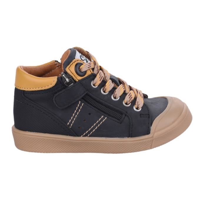 chaussures avec crampons intégrés