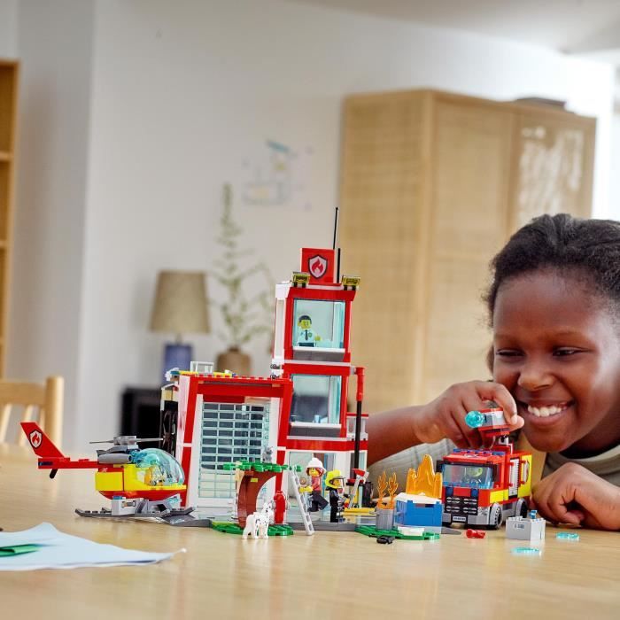 LEGO 60320 City Fire La Caserne Des Pompiers Jouet de Garage avec Jouet Camion et Helicoptere pour Garcons et Filles Des 6 Ans Cdiscount Jeux Jouets