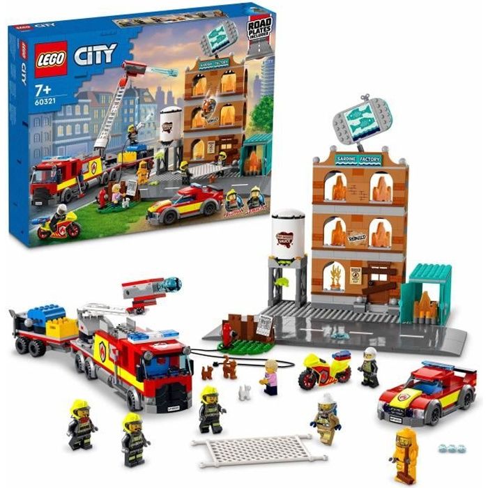 LEGO 60321 City Fire La Brigade des Pompiers, Jouet de Camion, Moto et Remorque, avec Figurine de Chien, Garçons et Filles Dès 7 Ans
