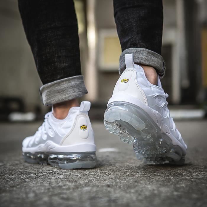 White nike vapormax plus outlet