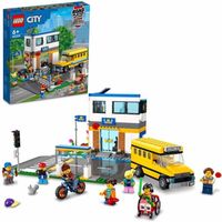 LEGO® 60329 City Une Journée d'École, Jouet de Construction Bus, 2 Classes et Plaques de Route, Set pour Enfants +6 Ans