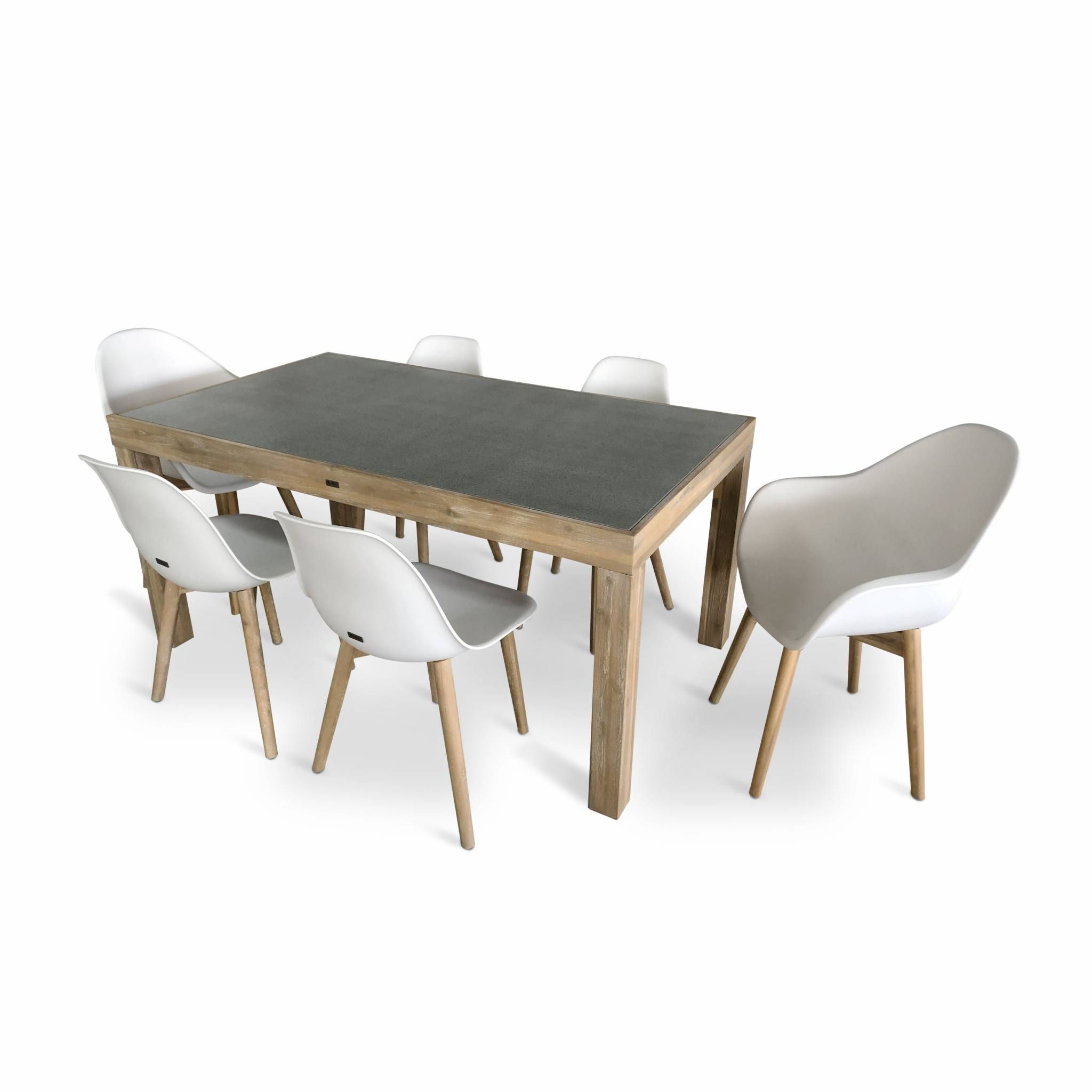 Table de jardin en acacia massif et plateau effet béton 160 cm – Sumba – 2 fauteuils et 4 chaises scandinaves blancs Penida