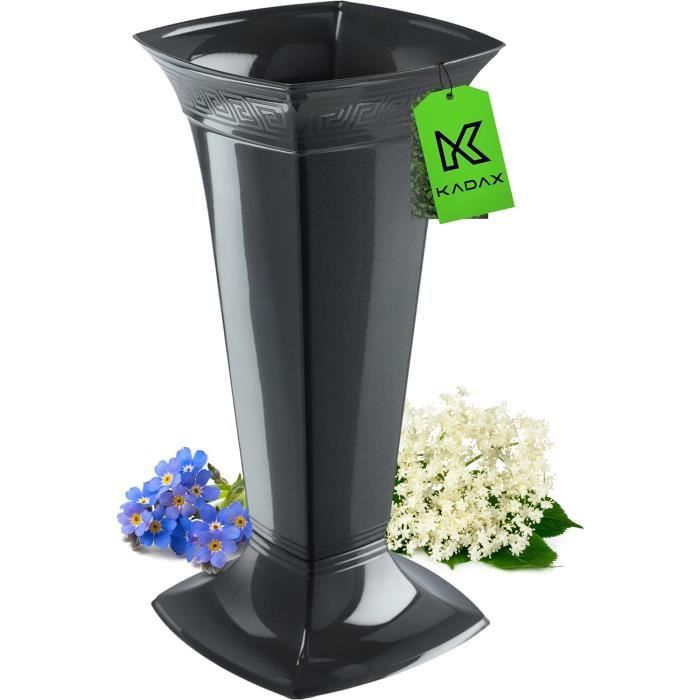 Vase En Granit Pour Pierre Tombale. Vases De Cimetière En