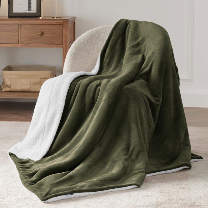 Bedsure - Polaire Sherpa - Plaid - Canapé et Lit - Doux et Chaud - Vert lierre - 150x200cm