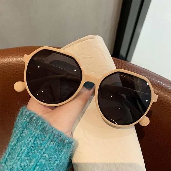 Lunettes De Soleil Pour Enfants Bleues Et Un Souffleur De Bulles Bluey Dans Un Sac En