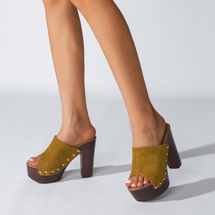 Sandale cloutée talon 2025