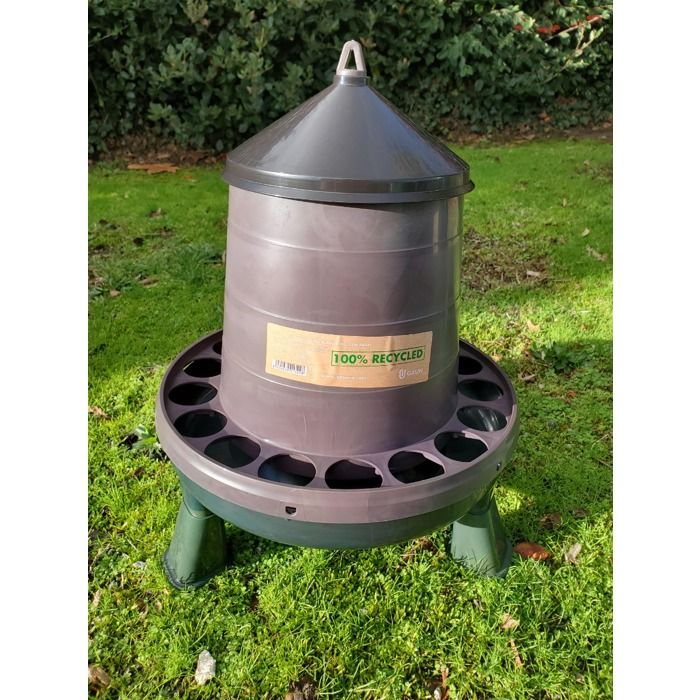 Comparer les prix de Mangeoire Volailles À Pieds En Plastique Recyclé Eco 4kg