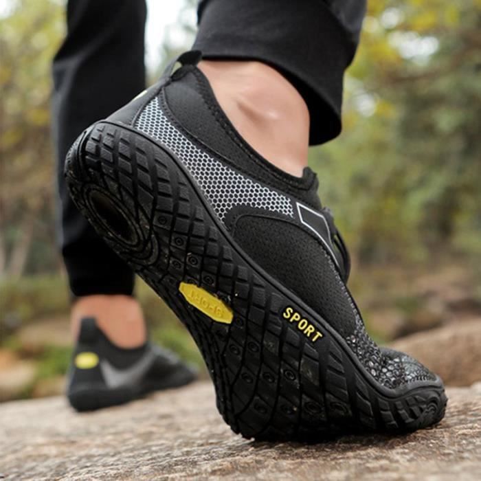 Chaussures aquatiques sales