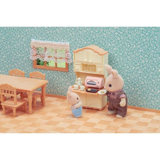 Sylvanian Families - Le coffre à jouets des bébés - 2 figurines et 15 accessoires - Plongez dans l'univers de la famille Sylvanian - Figurines miniatures - Jouet enfant 3 ans et + - 5709