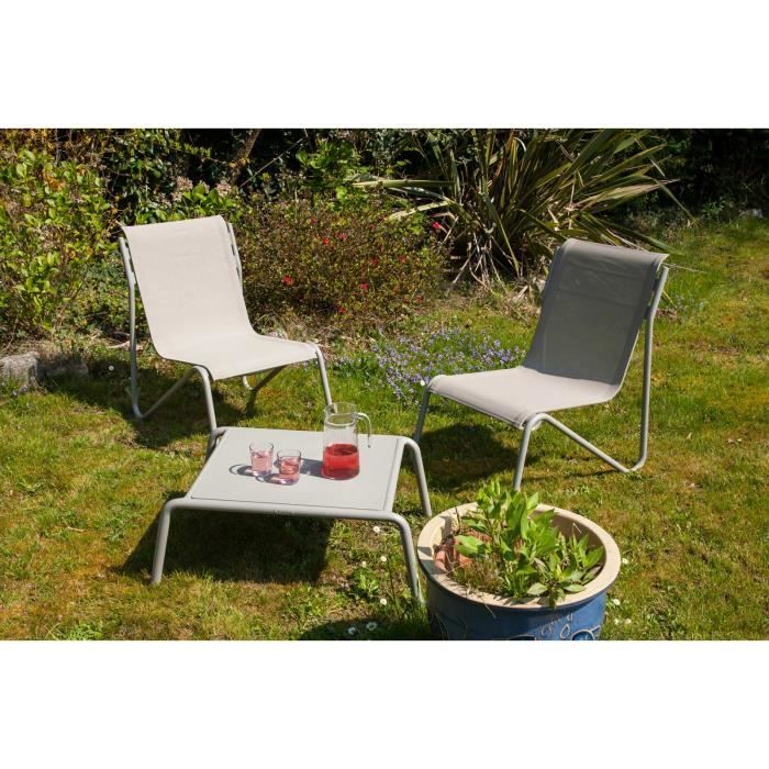 Set de jardin DOMENICK en aluminium composé de 2 chaises ergonomiques recouvertes de toile et d'une table basse.