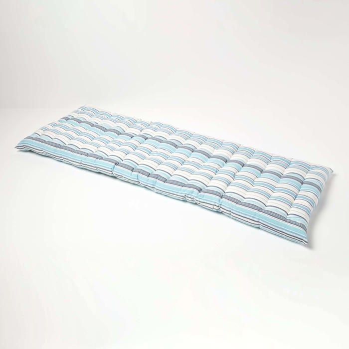 Coussin pour banc de jardin - HOMESCAPES – Rayures bleu – 143 x 48 x 5 cm – Matelas de sol – Coton et polyester – Extérieur Coussin pour banc de jardin - HOMESCAPES – Rayures bleu – 143 x 48 x 5 cm – Matelas de sol – Coton et polyester – Extérieur