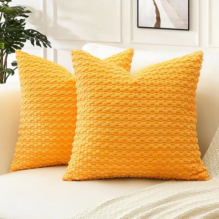 Lot de 2 housses velours côtelé géométriques jaune d’or 50x50cm granulaires