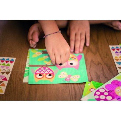 Jeu De Gommettes APLI Kids Lune - Boîte Métallique - 16 Fiches à Compléter - Éducatif Dès 3 Ans