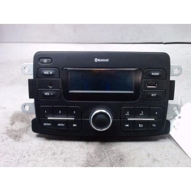 PIECES AUTO D'OCCASION - 281151647R - KIT D'INSTALLATION D'AUTORADIO - AUTORADIO DACIA SANDERO - B2-452715