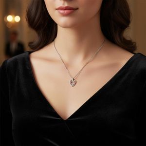 Collier Vintage Doré Avec Pendentif Cœur Strass - Longueur 42,5 Cm - Neuf (sans Emballage D'origine)
