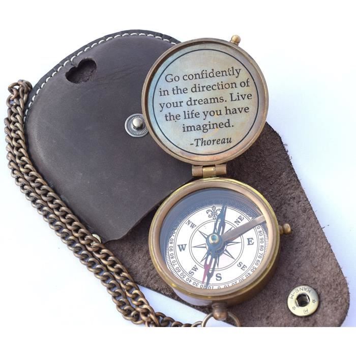 Bussola in ottone incisa con citazione Thoreau's Go Confidently e