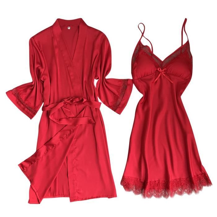 Chemise de nuit avec un peignoir