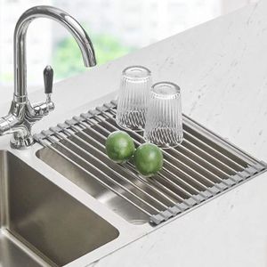 la vaisselle et la vaisselle sont petits et portables peut drainer l'eau directement dans l'évier L'égouttoir pliable peut être plié et plié pour le stockage peut accueillir 8 grands plats 