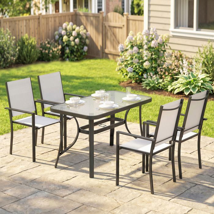 Salon de jardin 5 pièces gris clair avec 4 chaises empilables et table en verre trempé avec trou pour parasol