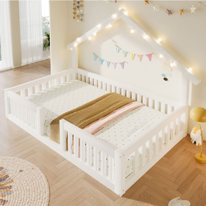 Lit cabane enfant 90 x 200 cm blanc avec barrières de sécurité et guirlande LED structure basse en bois