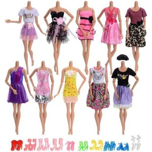ACCESSOIRE POUPÉE 20 Pcs Accessoires pour Poupées Barbie, 10 Mode Casual Vêtements Mini Jupe +10 Paires de Chaussures pour Barbie Fashionistas LBQ13