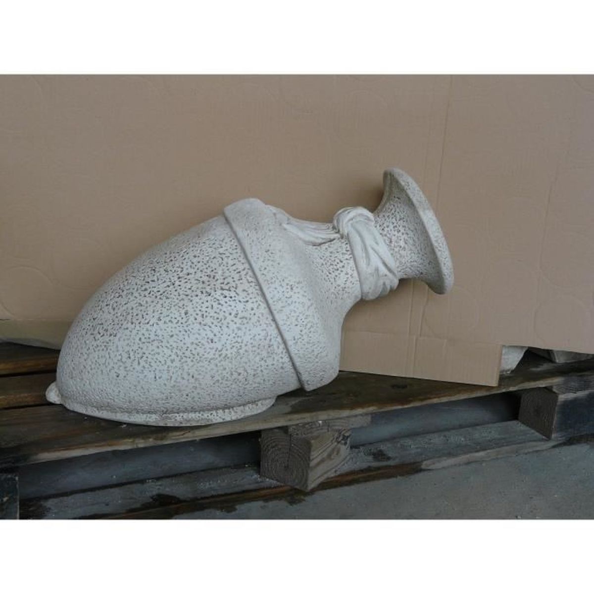 amphore couchee avec un passage pour l eau cdiscount jardin