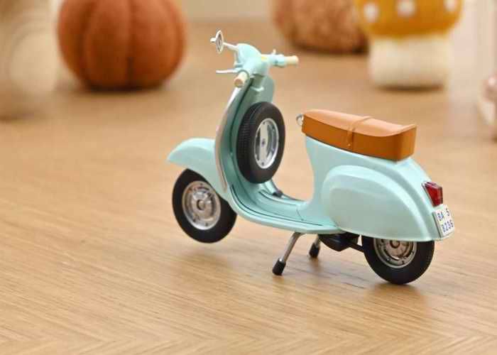 Miniature Vespa 50 N 1969 Bleu Métallisé Norev 1/18 - Modèle AV88 - Neuf Sous Boîte (Réf. 182100)