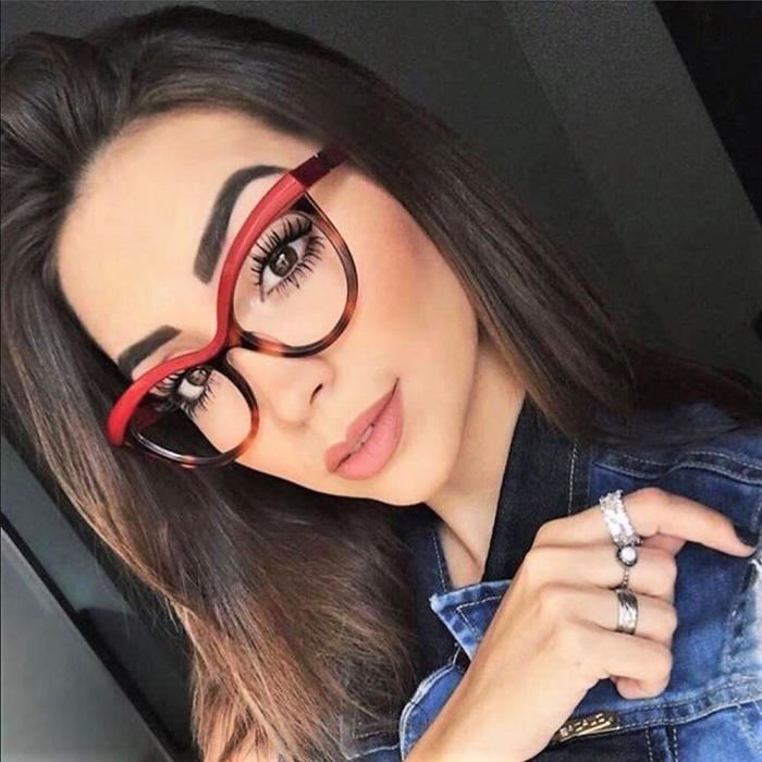 Lunettes et sourcils sale