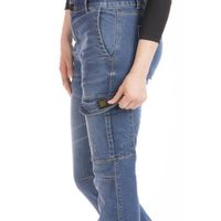 Pantalon de travail, coupe féminine et moderne, arrondie sur les hanches, jambe droite et confortable au niveau du genou. Taille é